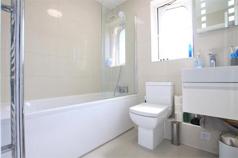 16 Stirling Grove, Hounslow, TW3 1QG