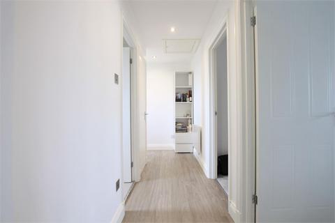 16 Stirling Grove, Hounslow, TW3 1QG