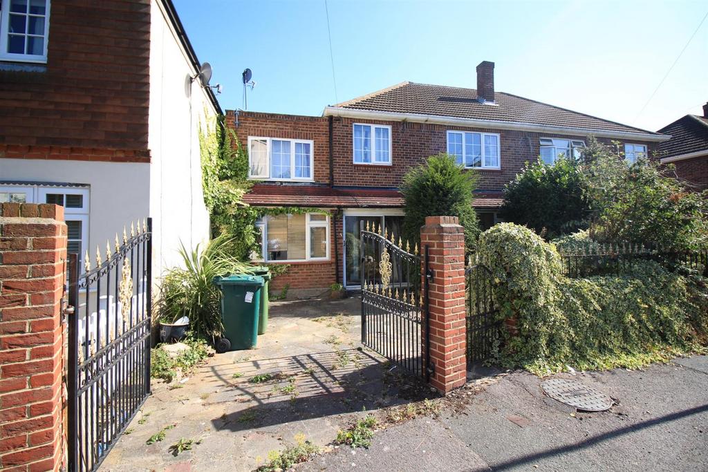 Oakfield Road, Ashford TW15 5 bed semidetached house £525,000