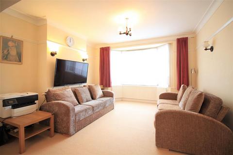 15 Lampton Avenue, Hounslow, TW3 4EW