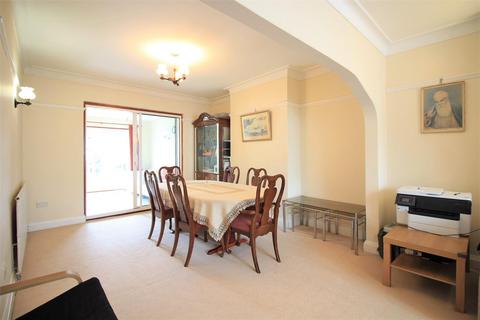 15 Lampton Avenue, Hounslow, TW3 4EW