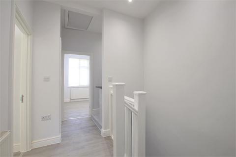 Property to rent, 10 Bath Road, Hounslow TW3