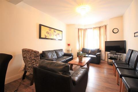 98 Martindale Road, Hounslow, TW4 7HE