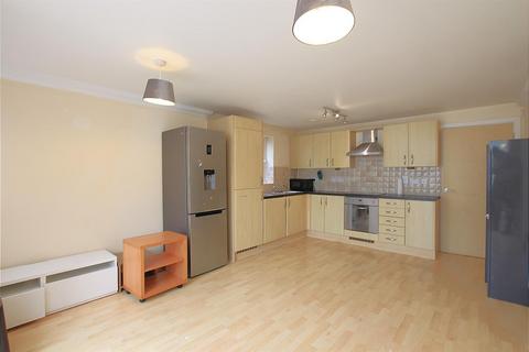 2 bedroom apartment to rent, Holly Road, Hounslow TW3
