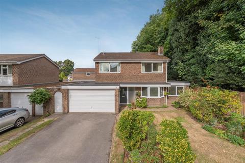 3 Cherington Way, Ascot, SL5 8TJ