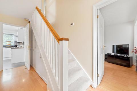 3 Cherington Way, Ascot, SL5 8TJ