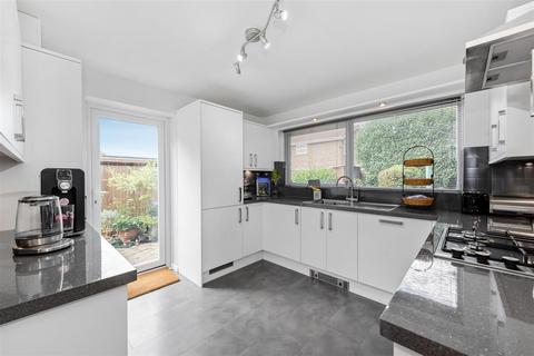 3 Cherington Way, Ascot, SL5 8TJ