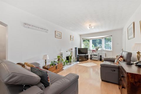 3 Cherington Way, Ascot, SL5 8TJ