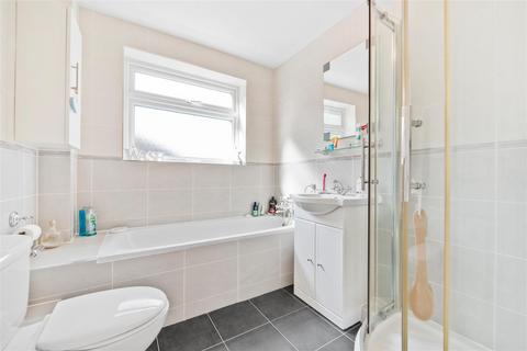 3 Cherington Way, Ascot, SL5 8TJ