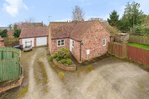 2 bedroom detached bungalow for sale - The Bungalow, 3 Rose Farm Cottage, Barton Le Willows, York, North Yorkshire YO60 7PD
