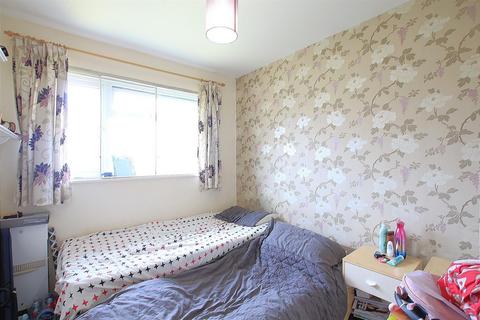 2 bedroom apartment to rent, Travellers Way, Hounslow TW4