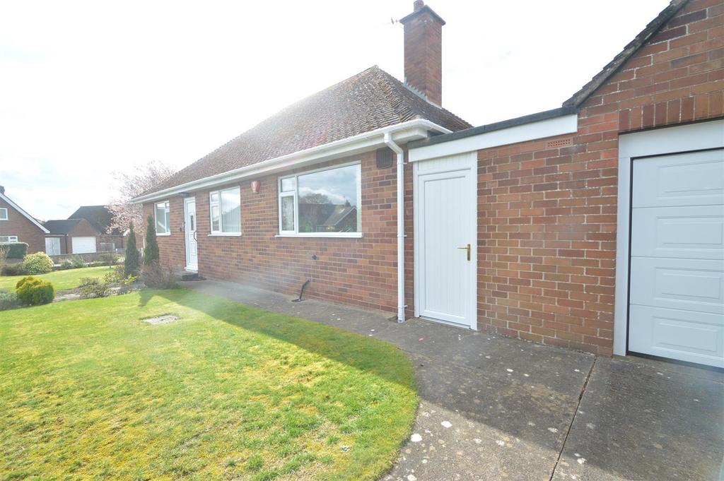 1 Westhope Avenue, Copthorne, Shrewsbury, SY3 8UY 3 bed detached