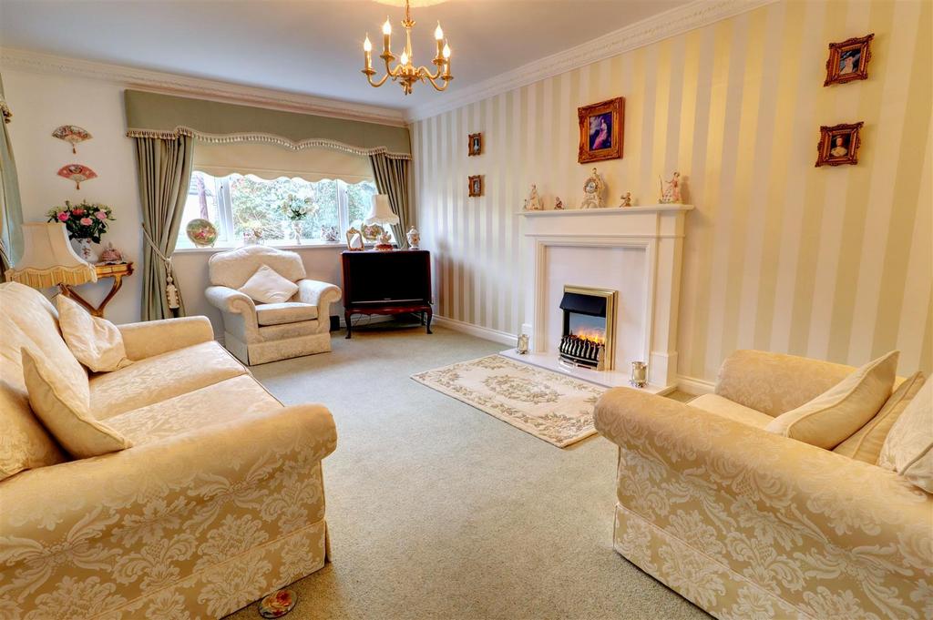 The Green, Hartshill, Nuneaton 3 bed flat for sale £110,000