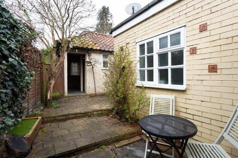 2 bedroom terraced house for sale - Town Street, Old Malton, Malton
