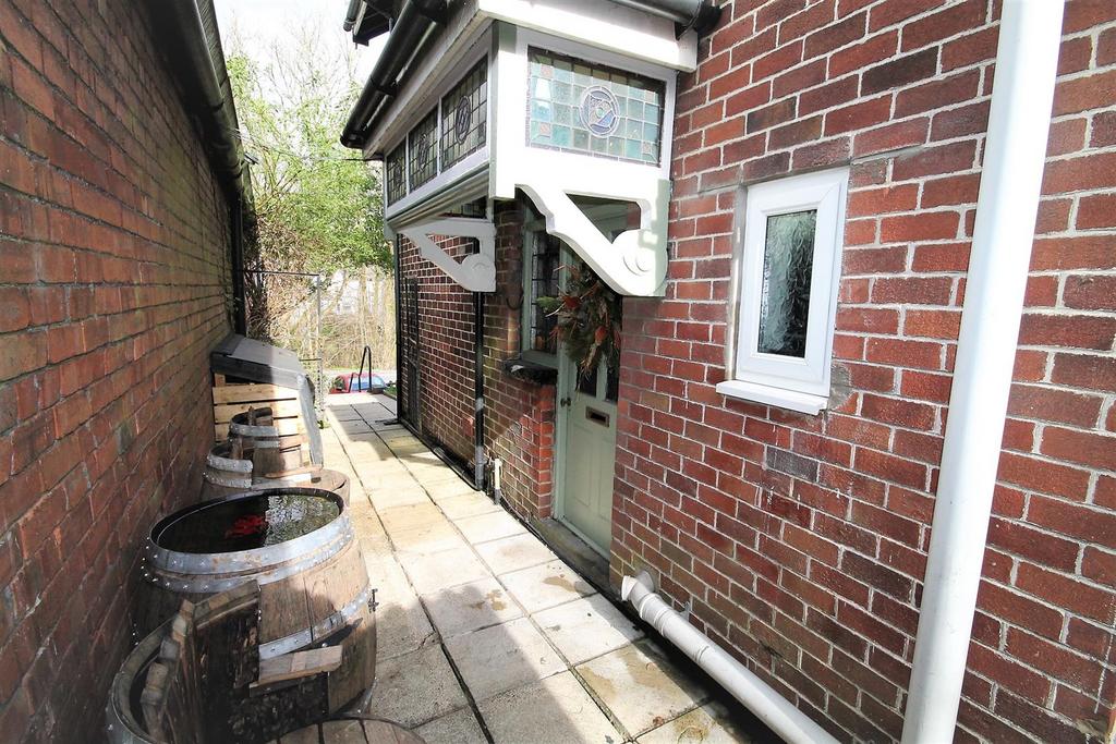 Nelson Road, Ystrad Mynach, Hengoed 3 bed semidetached house £275,000