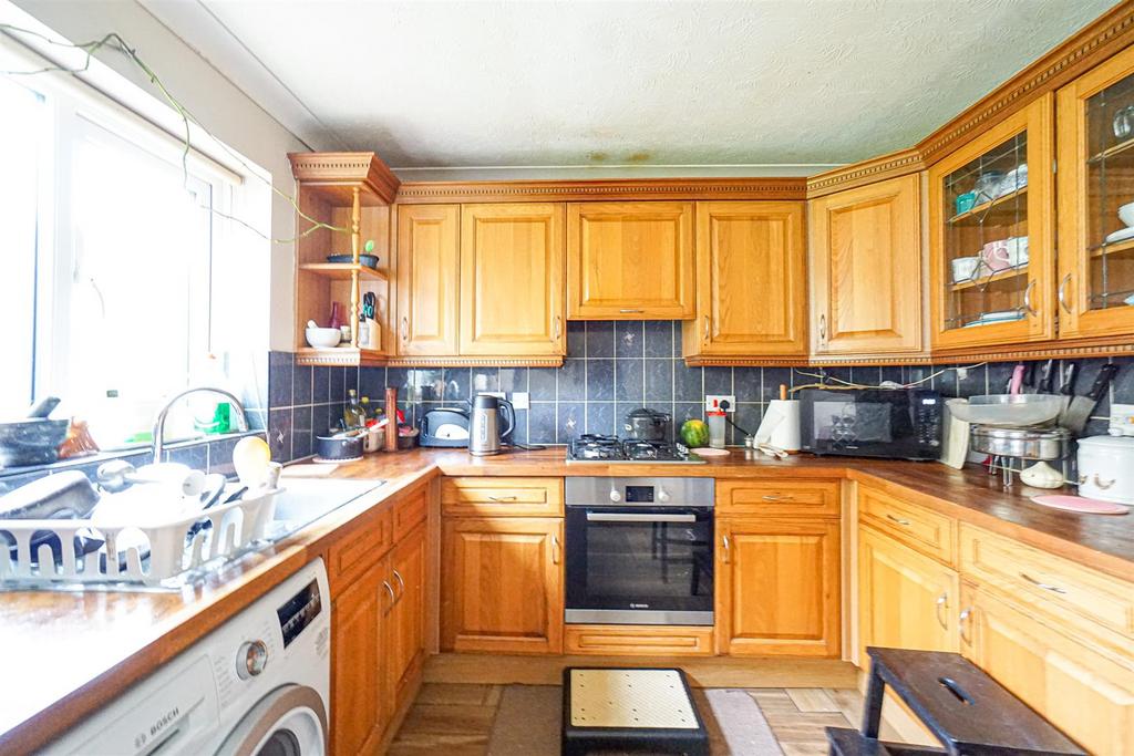 Hillside Road, Hastings 4 bed detached house for sale £450,000