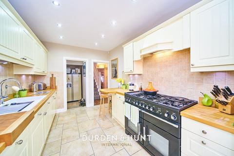 31 The Uplands, Loughton, IG10 1NQ
