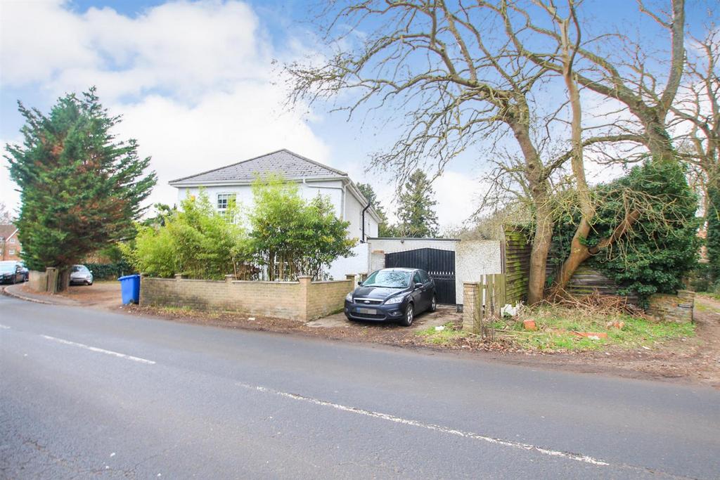 Horton Road, Horton Slough SL3 7 bed detached house for sale £945,000