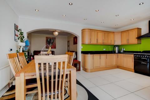 7 Hogarth Gardens, Hounslow, TW5 0QS