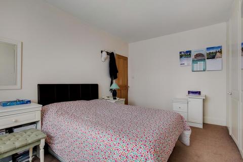 7 Hogarth Gardens, Hounslow, TW5 0QS