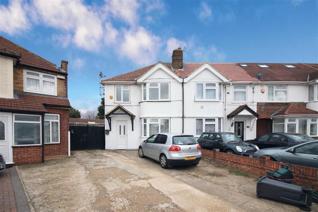 Ash Grove, Heston TW5 3 bed end of terrace house £1,800 pcm (£415 pw)