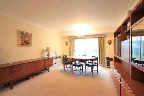 4 bedroom semi-detached house for sale - Leigham Drive, Isleworth TW7
