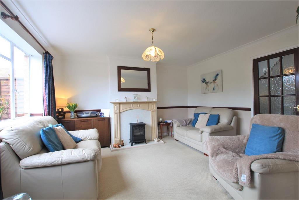 Northfield Road, Heston TW5 3 bed terraced house for sale £535,000