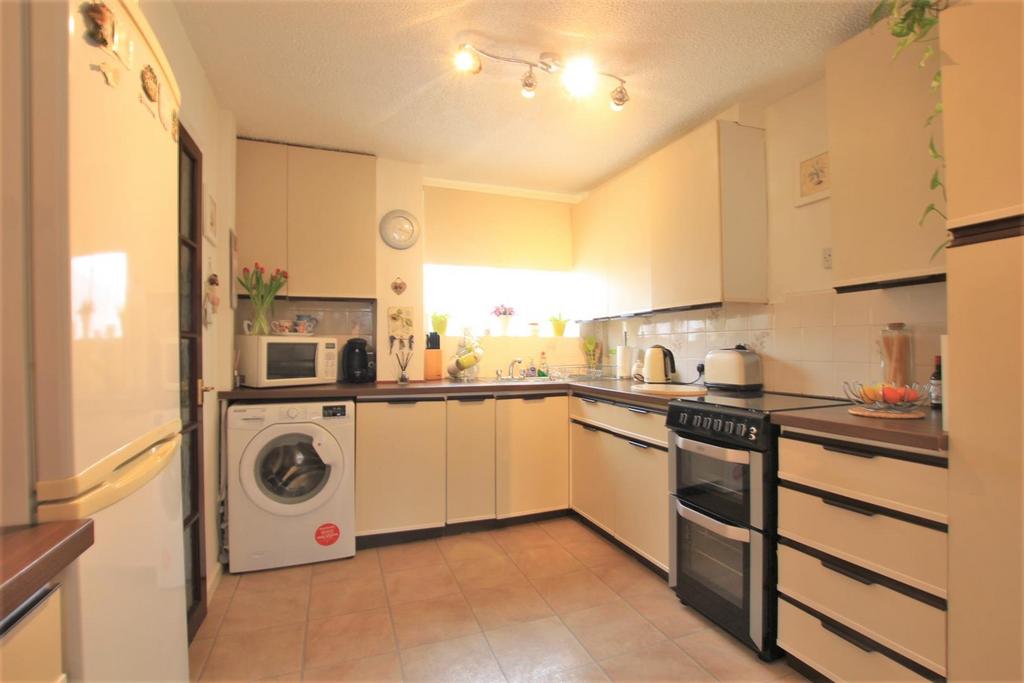 Northfield Road, Heston TW5 3 bed terraced house for sale £535,000