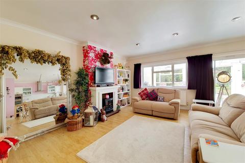 5 bedroom detached house for sale - Great West Road, Hounslow TW5