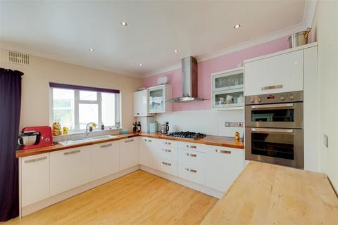 5 bedroom detached house for sale - Great West Road, Hounslow TW5