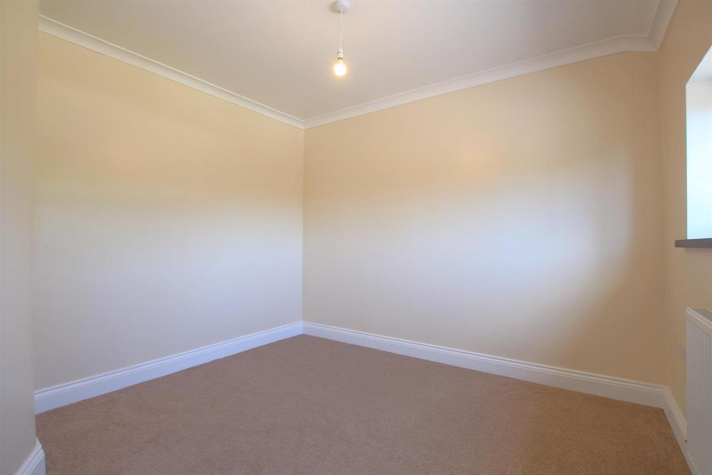 Marvell Avenue, Hayes UB4 4 bed semidetached house £1,995 pcm (£460 pw)