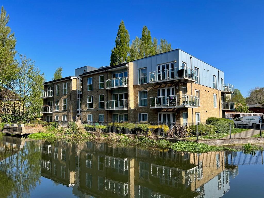 Croxley Road, Hemel Hempstead HP3 2 bed apartment for sale £147,500