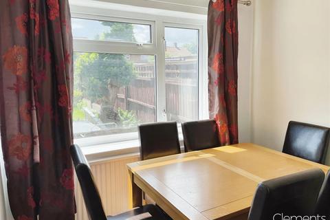 29 Howards Drive, Hemel Hempstead, HP1 3NG