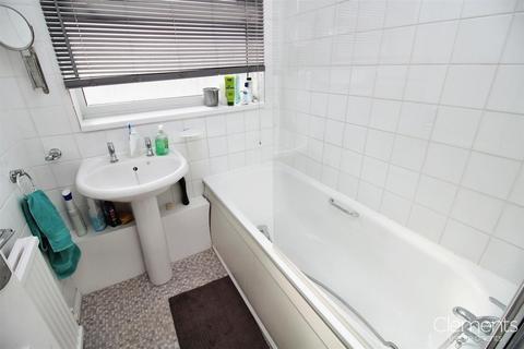 29 Howards Drive, Hemel Hempstead, HP1 3NG