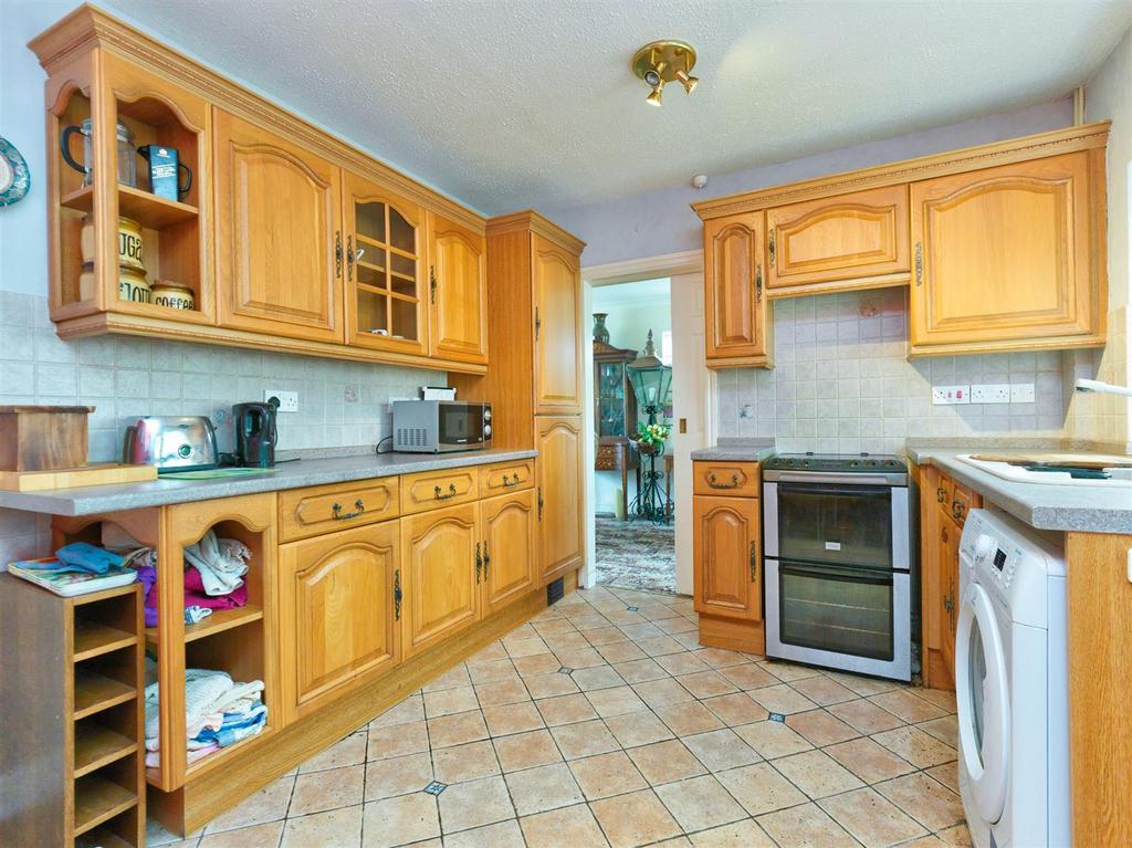 Hampton Road, Oswestry 3 bed detached bungalow for sale £325,000