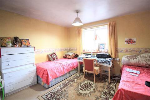 33 Harlech Gardens, Hounslow, TW5 9PR