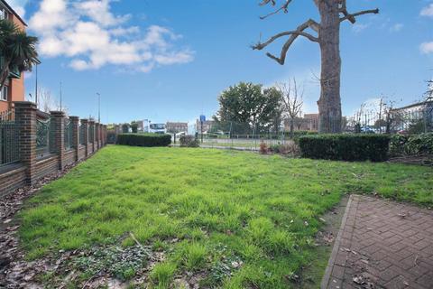 33 Harlech Gardens, Hounslow, TW5 9PR