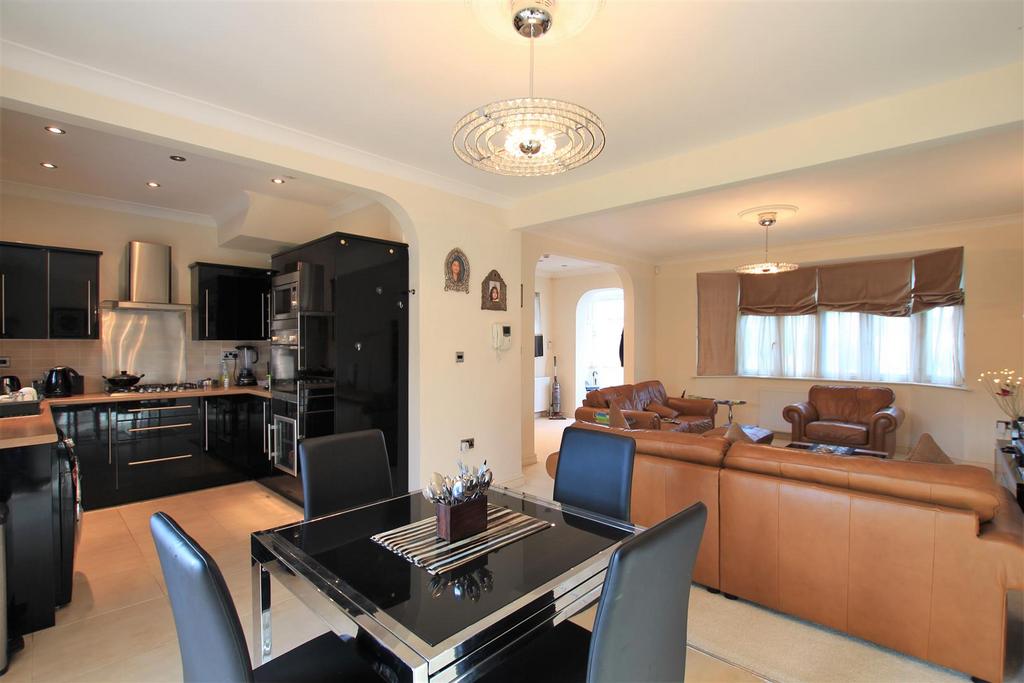 Through Lounge/ Kitchen