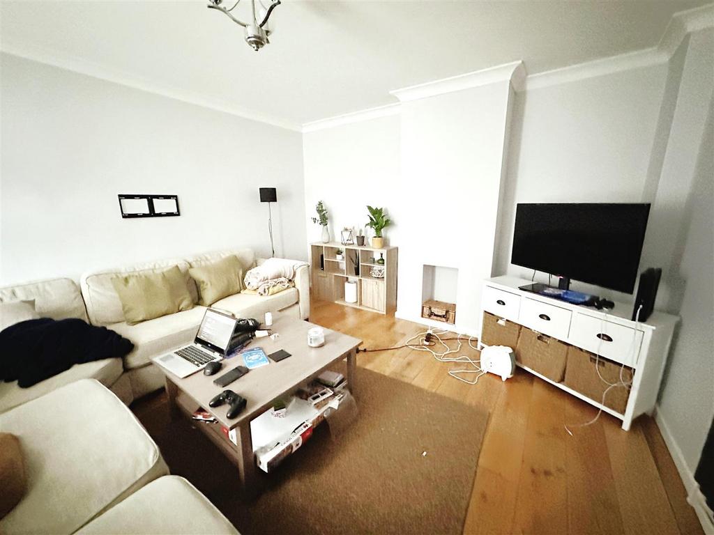 End Close, Hemel Hempstead HP3 4 bed terraced house £425,000