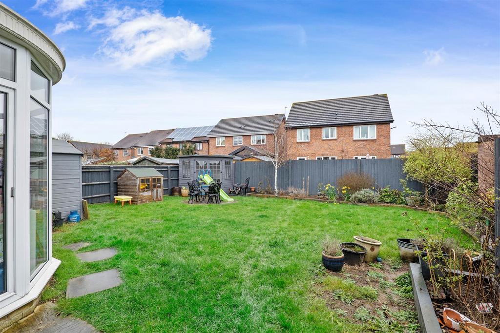 St. Davids Drive, Evesham 4 bed detached house for sale £375,000