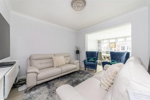 20 Fern Lane, Hounslow, TW5 0HL