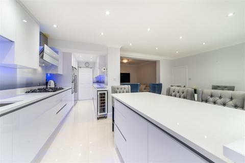 20 Fern Lane, Hounslow, TW5 0HL