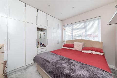 20 Fern Lane, Hounslow, TW5 0HL