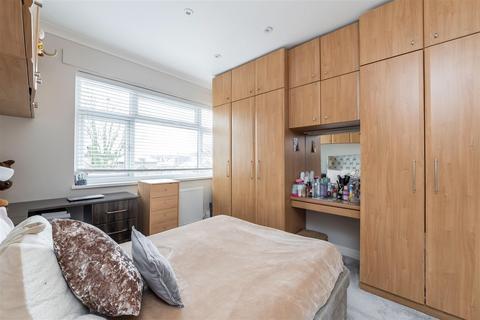 20 Fern Lane, Hounslow, TW5 0HL
