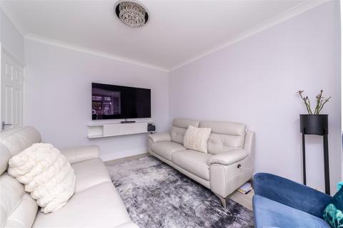 20 Fern Lane, Hounslow, TW5 0HL