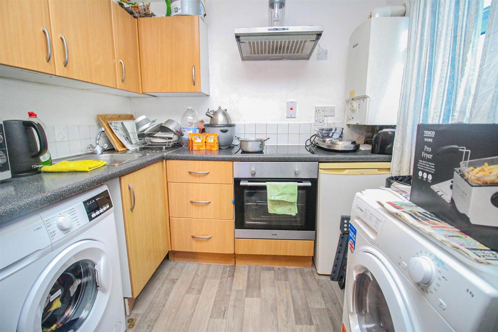 Deaconsfield Road, Hemel Hempstead HP3 1 bed £198,333