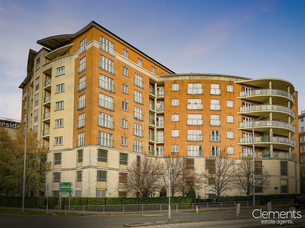 Selden Hill, Hemel Hempstead HP2 2 bed apartment for sale £245,000