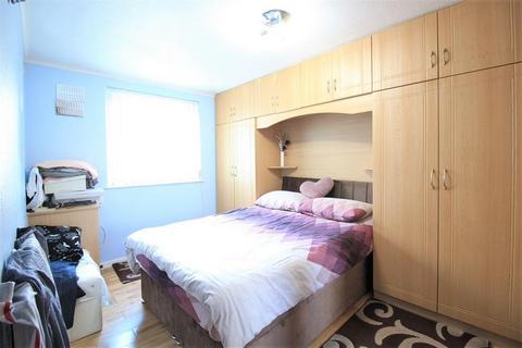 26 Scott Gardens, Hounslow, TW5 9JX