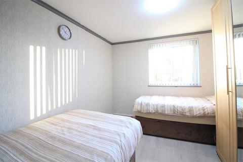 26 Scott Gardens, Hounslow, TW5 9JX
