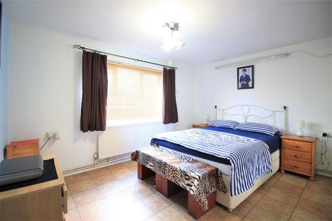 144 Harlech Gardens, Hounslow, TW5 9PT
